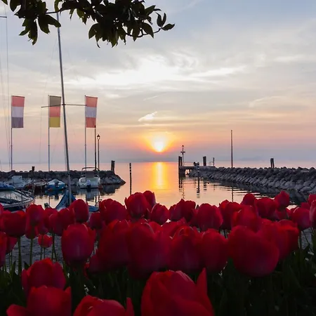 Fronte Di Garda, La Finestra Sull'acqua * Bardolino