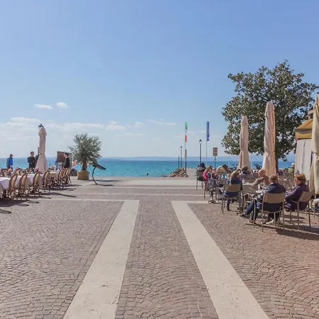 Fronte Di Garda, La Finestra Sull'acqua Apartment